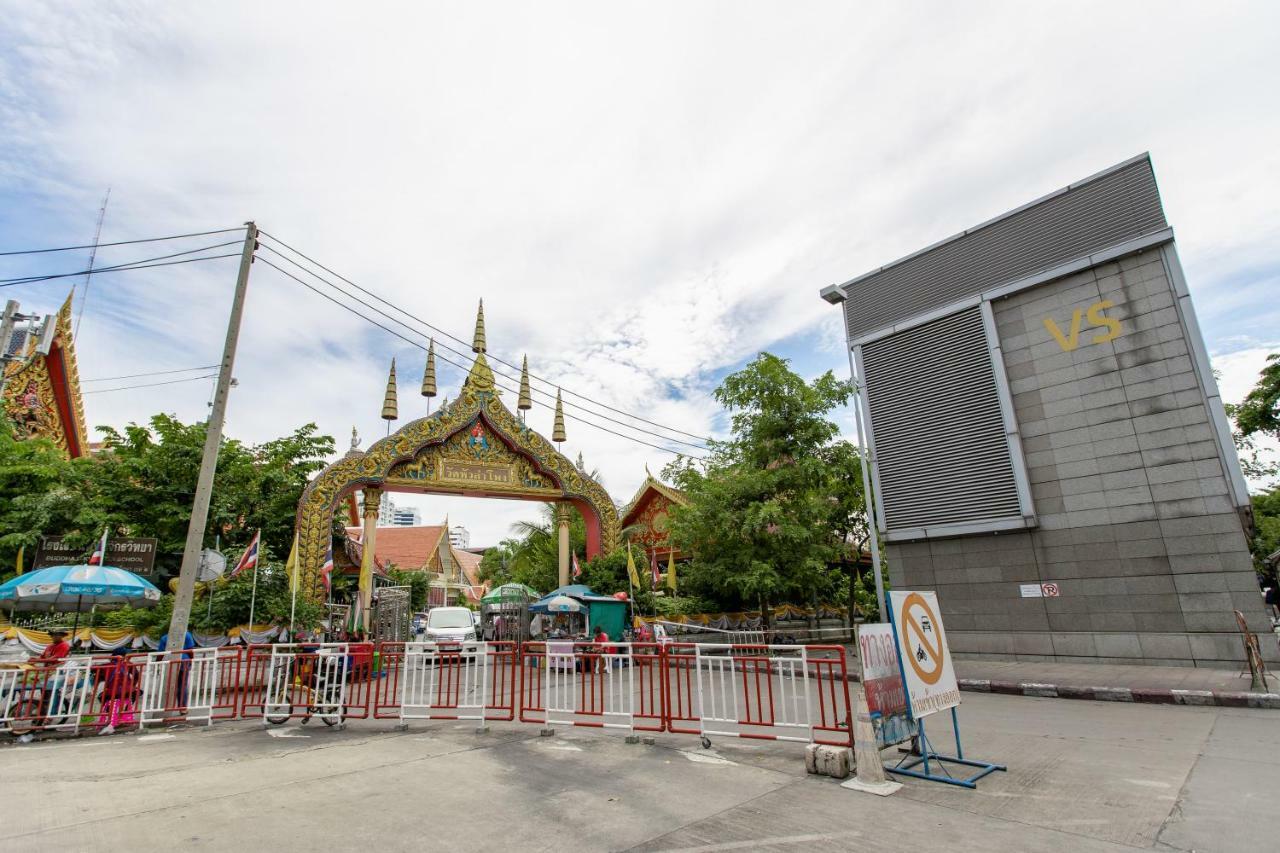 Every Surawong Bangkok Exteriör bild